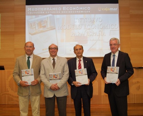 Imagen en uno de los momentos del acto de presentación del último número de Mediterráneo Económico.